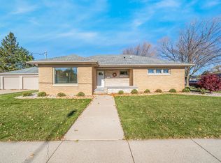 2016 E College Ave, Appleton, WI 54915