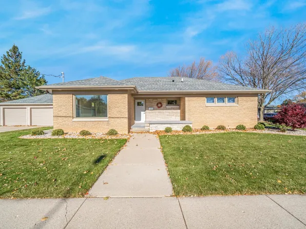 2016 E College Ave, Appleton, WI 54915