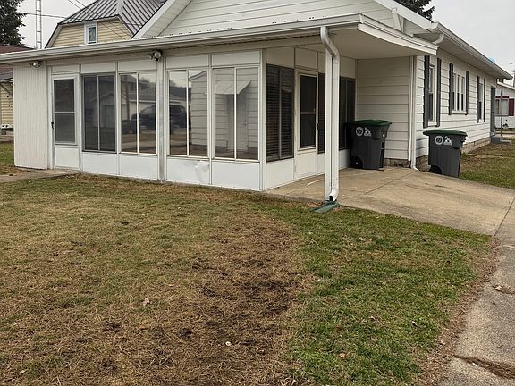 3rd image of 230 E 11th St