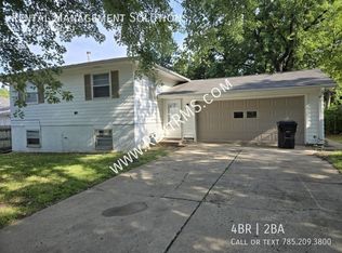 5136 SW 33rd St, Topeka, KS 66614