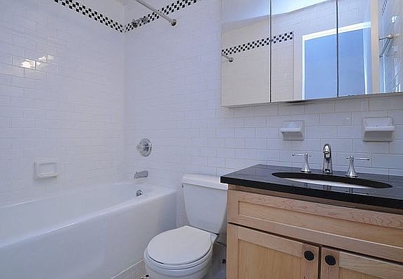 5th image of 124 E 27th St APT 2B