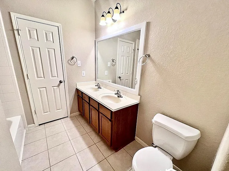 9923 Bronze Mill Ln — Photo 22
