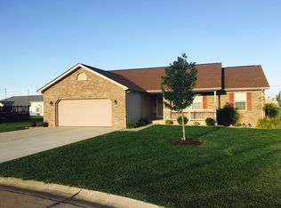 1056 White Oak Dr, Red Bud, IL 62278