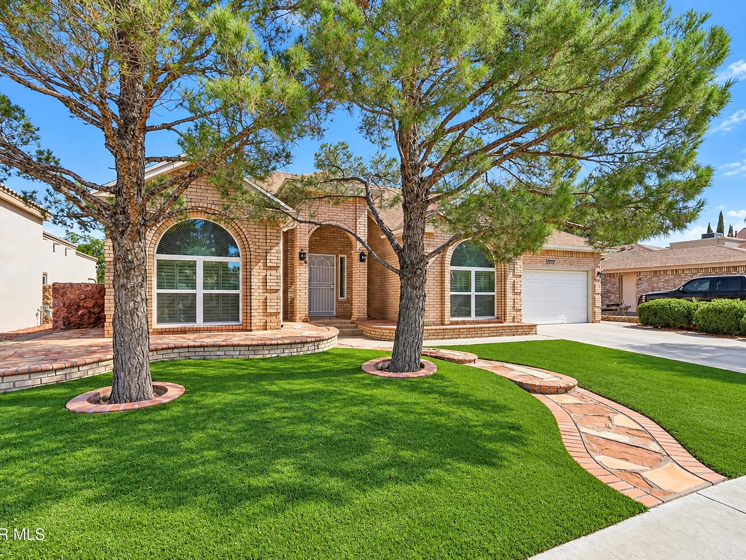 3 bed, 3.0 bath, 1702 sqft, $2,100 — Photo 2