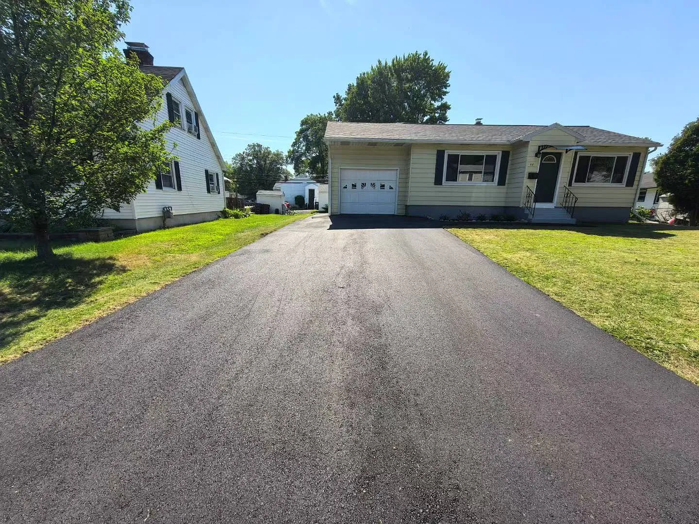 3 bed, 1100 sqft, $2,400 — Photo 3