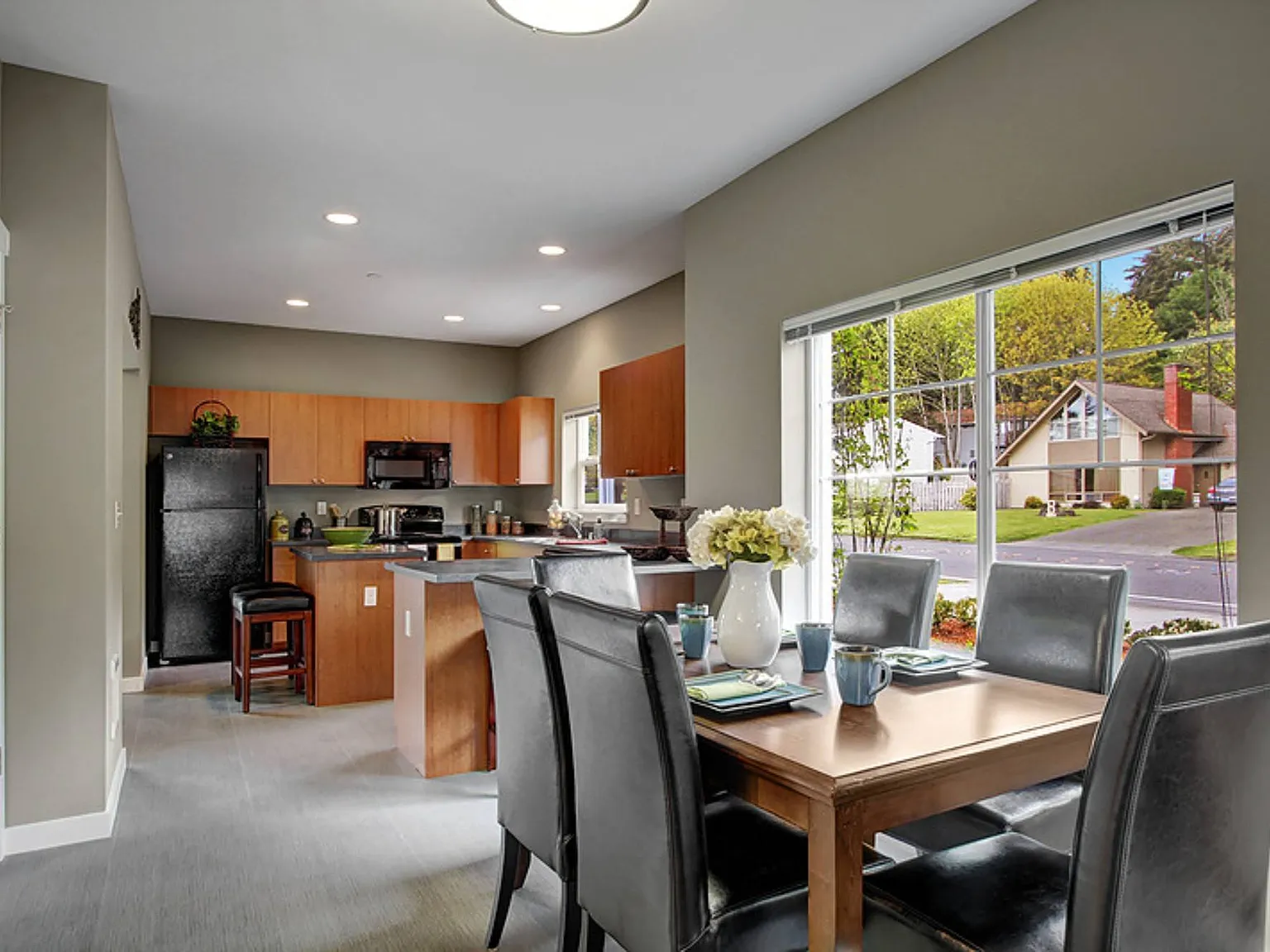 The Villas in Bellevue — Photo 2