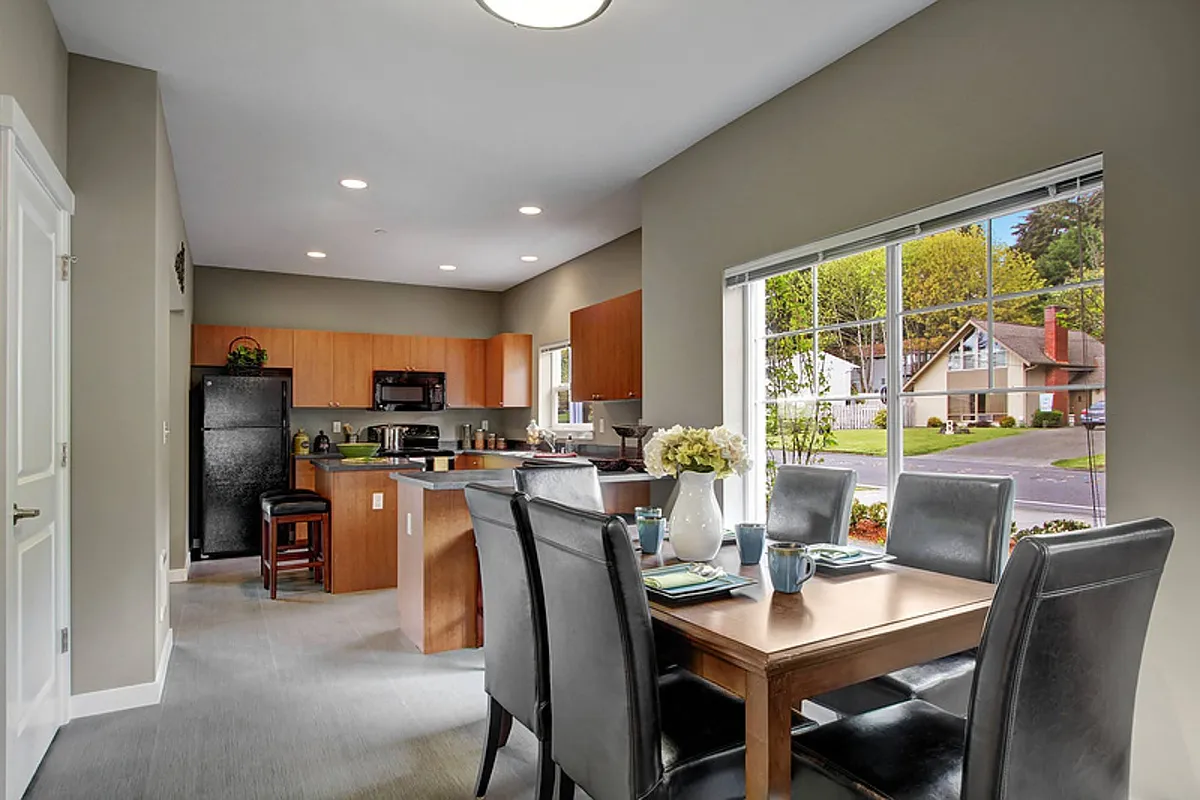 Building Photo - The Villas in Bellevue