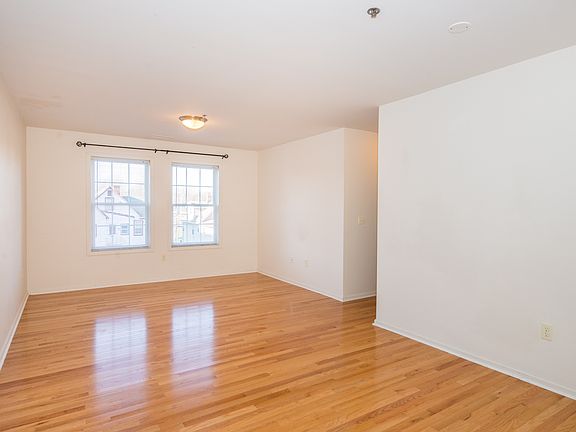 Living Room (vacant)