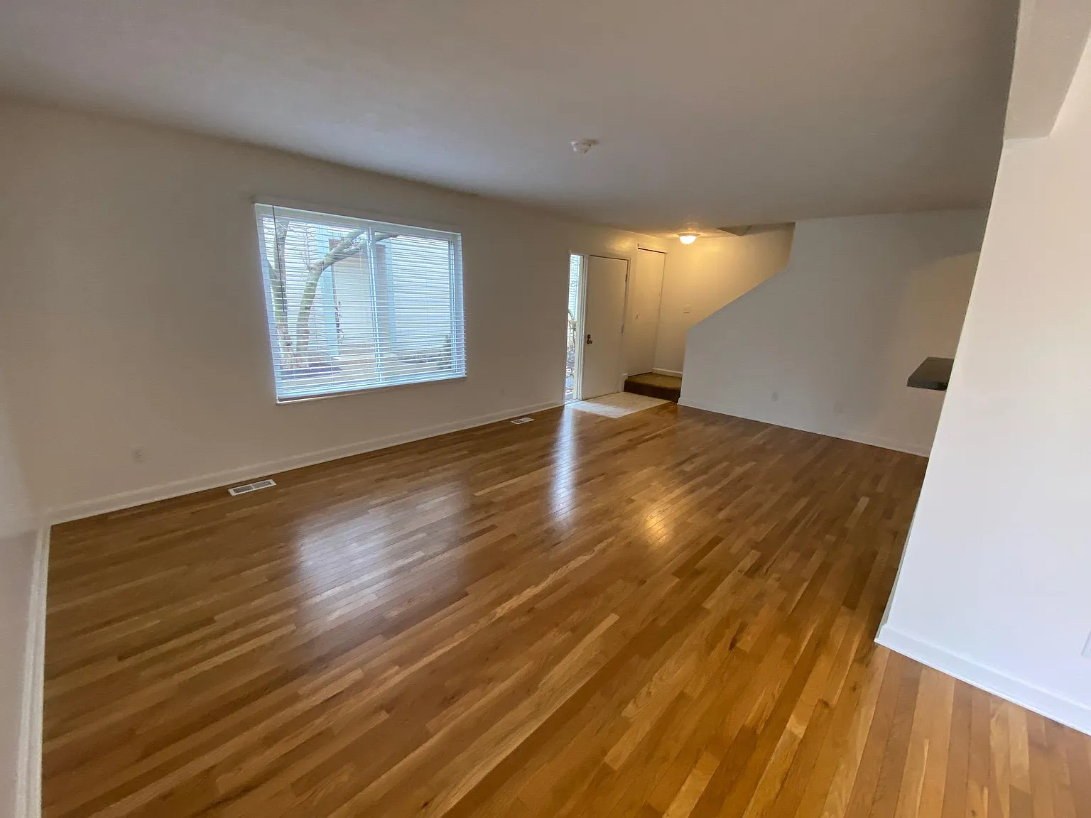 2 bed, 1206 sqft, $1,600 — Photo 3