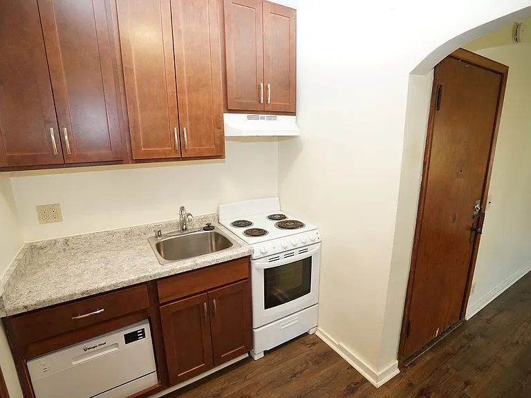215 N Ingersoll St — Photo 5