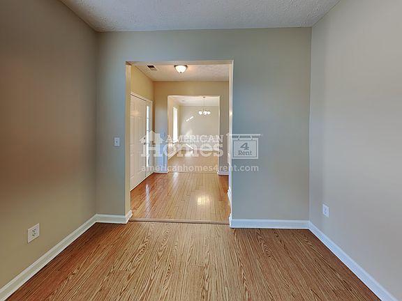 2nd image of 3180 Waterplace Cv