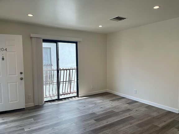 2nd image of 5915 Woodman Ave