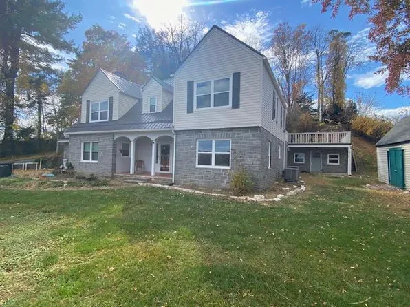 217 5th Ave, Galax, VA 24333