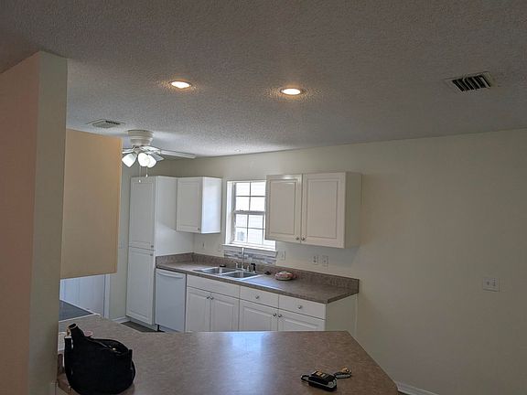 5th image of 906 Lauderhill Ln