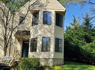 1201 Chatham Rdg #1201, Charlottesville, VA 22901