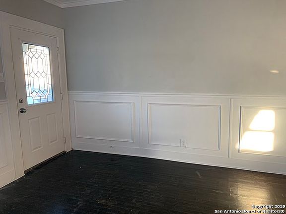 3rd image of 1718 W Woodlawn Ave