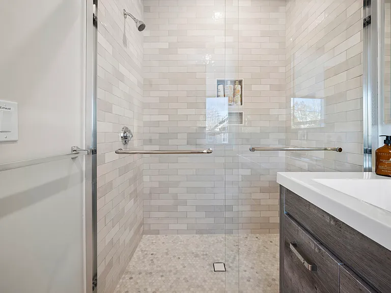 21 Bolton St #2 — Photo 31