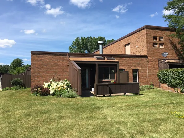 350 Oakwood Dr APT 18, New Brighton, MN 55112