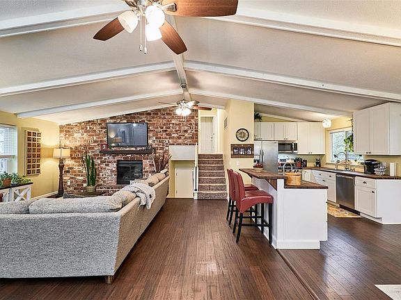 3rd image of 6 Canterbury Dr