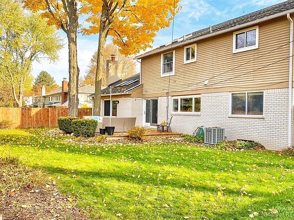 2nd image of 3460 Wexford Ct