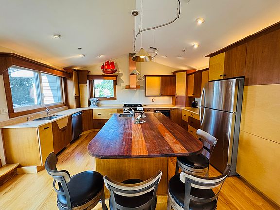 5th image of 36 Lexington St #Penthouse