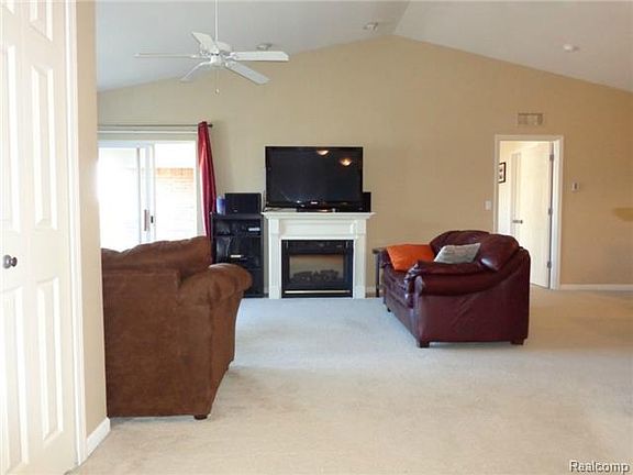 4th image of 16750 Dover Dr
