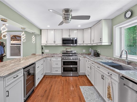 3rd image of 404 Oakwood St