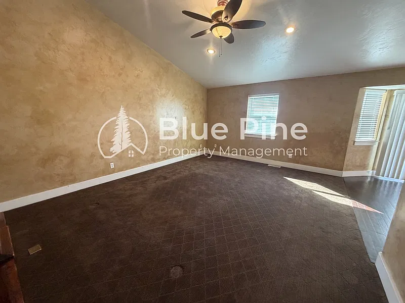 6 bed, 3.0 bath, 2703 sqft, $2,200 — Photo 2
