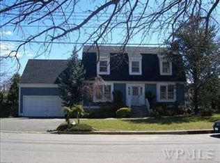 15 Indian Trl, New Rochelle, NY 10804
