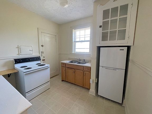 3rd image of 3526 Fort Ave APT 1