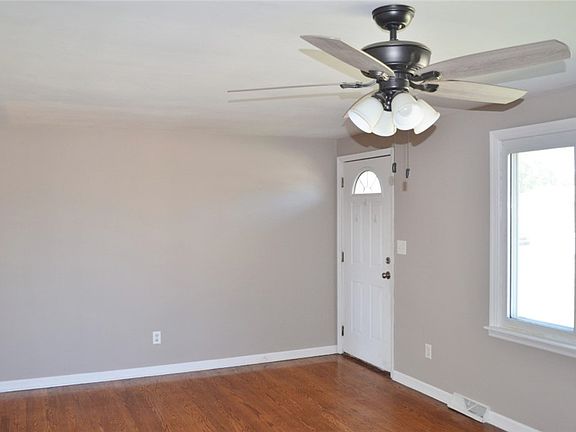 2nd image of 4642 Laredo St