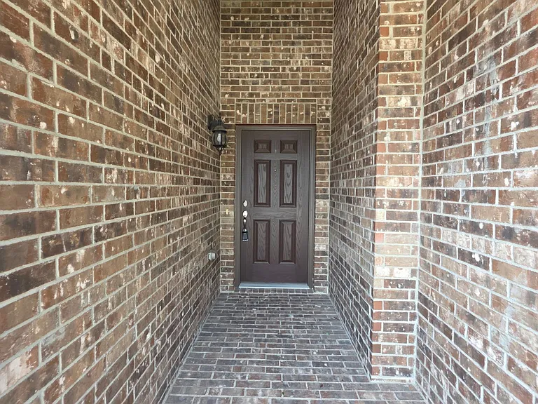 1912 Potrillo Ln — Photo 2