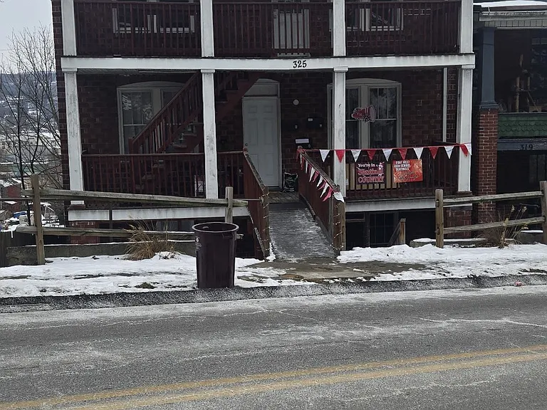 325 Williams St #B — Photo 10