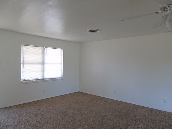 3rd image of 4720 Laura Dr