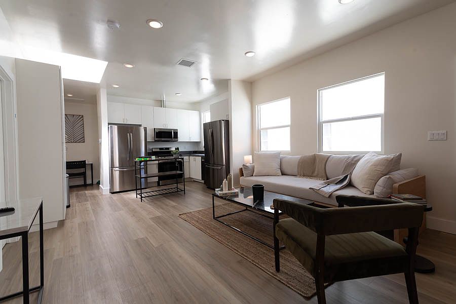 1st image of 564 N Virgil Ave