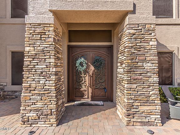 2nd image of 1044 E Carla Vista Ct