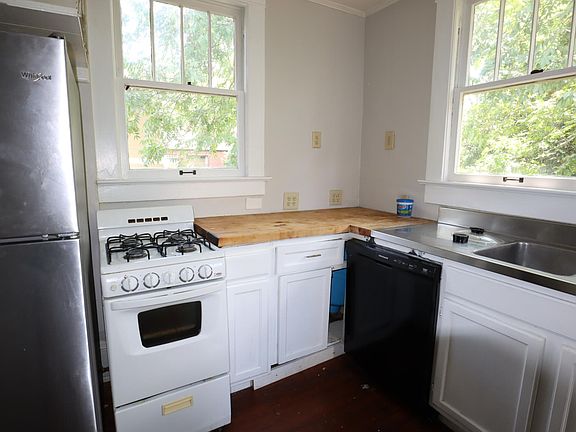 Gas range and dishwasher