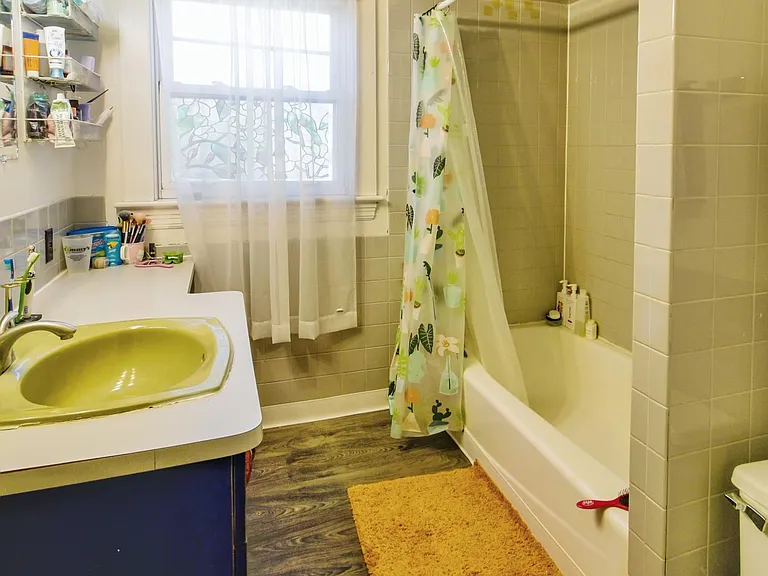 2282 Grandview Ave — Photo 16