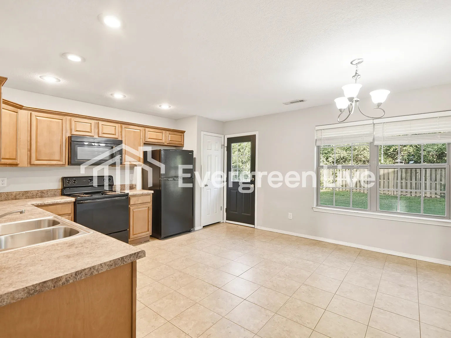 4 bed, 2.0 bath, 1684 sqft, $1,745 — Photo 3