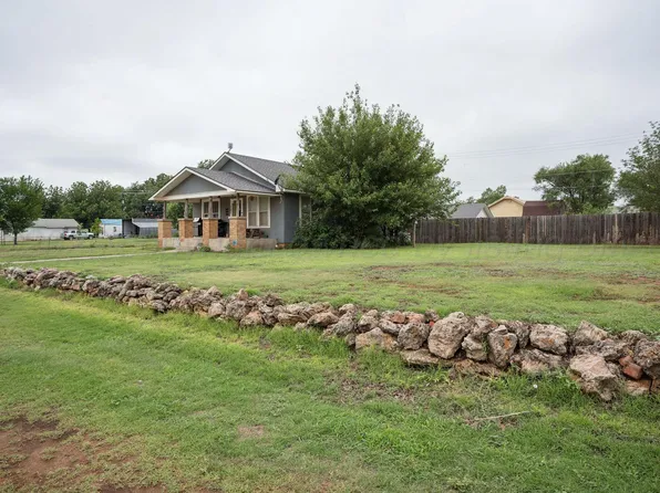 701 S Houston St, Shamrock, TX 79079