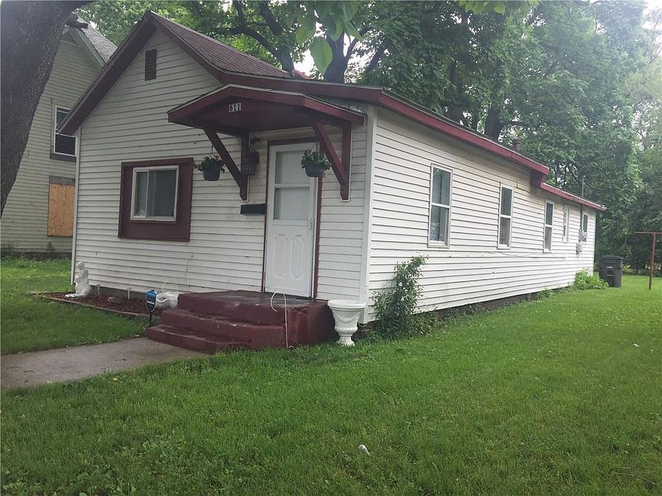 1st image of 611 Sherman St