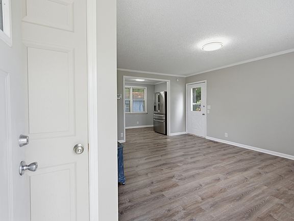 4th image of 407 Maple St