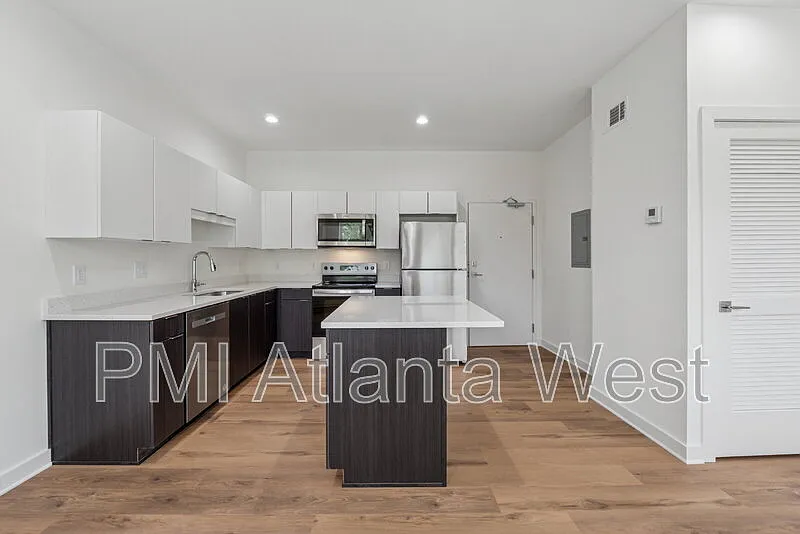 1 bed, 1.0 bath, $1,200 — Photo 3