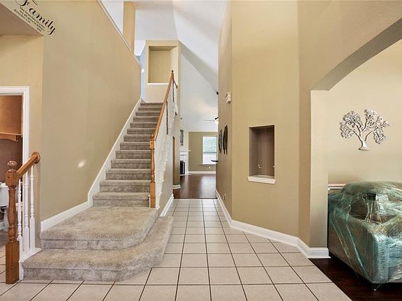 3rd image of 5105 Lake Bend Dr