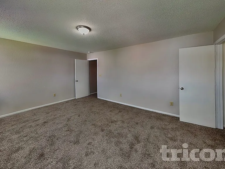 4244 Village Trace Dr — Photo 7