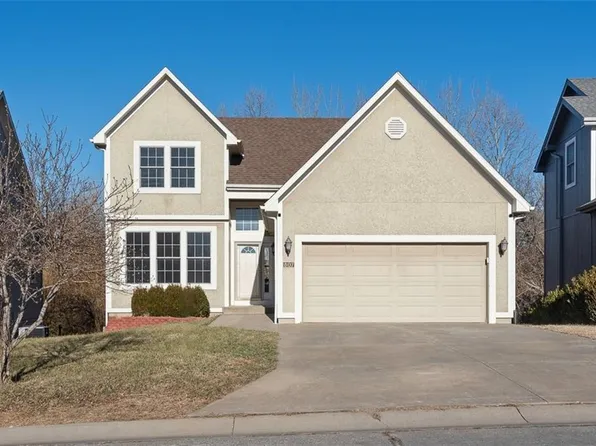 807 Redbud Dr, Paola, KS 66071