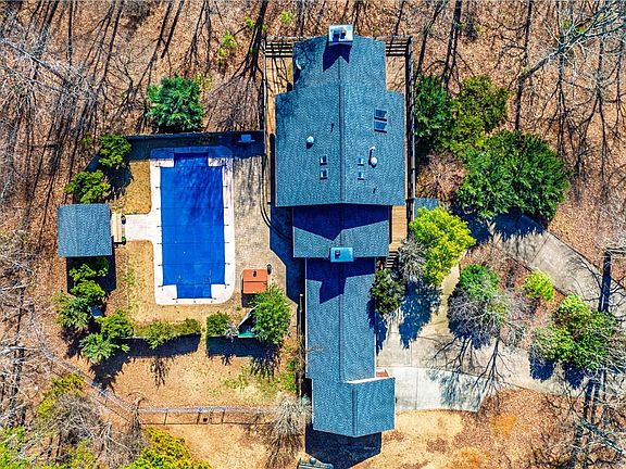 3rd image of 110 Rathgeb Trl