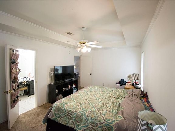 2nd image of 1527 Clover Ln