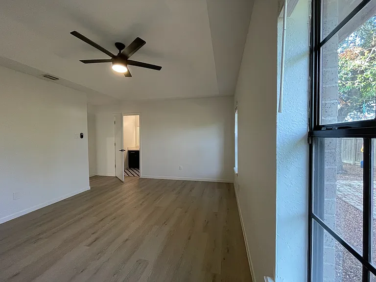 2201 Pin Oak Rd — Photo 9