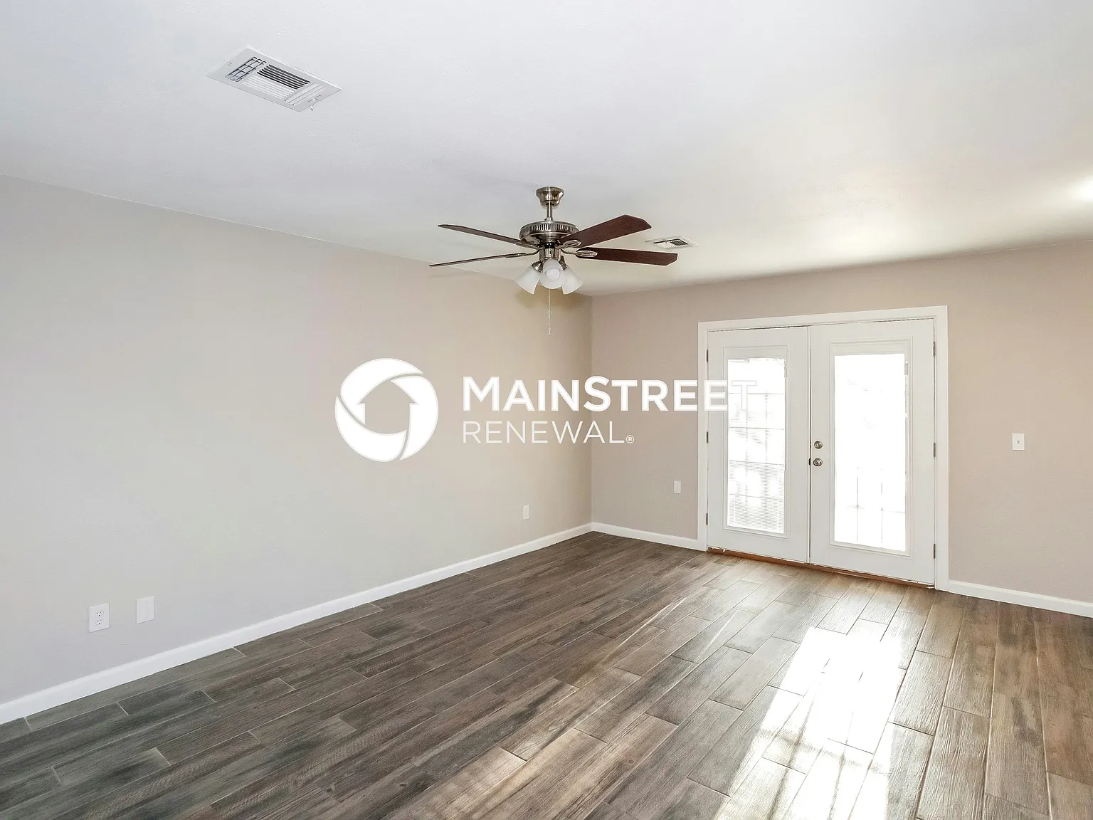 8917 S Hillcrest Dr — Photo 2